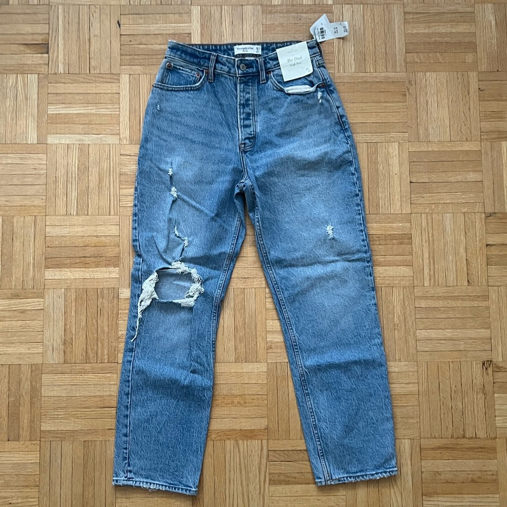 NWT Abercrombie & Fitch Light Blue Distressed Mid-Wash Dad Jeans